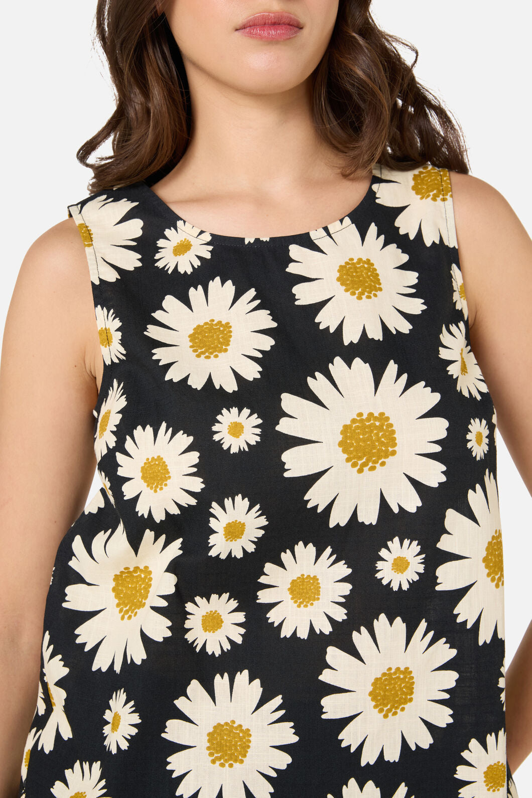 Princess Highway - 60'S Daisy Shell Top - black